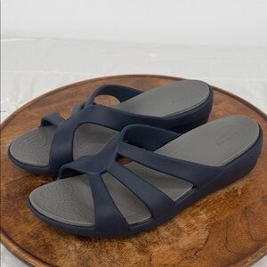 Crocs Sandals Wm 10 Sanrah Strappy Blue Gray Wedge Slide Comfort Summer Beach